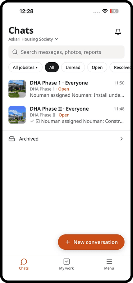 daftar chats list, one conversation per jobsite with open and resolved filters